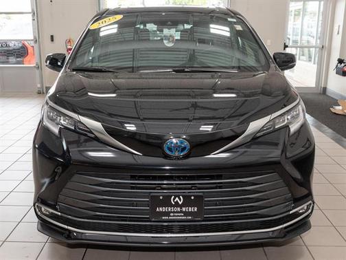 2025 Toyota Sienna Limited 7-Passenger