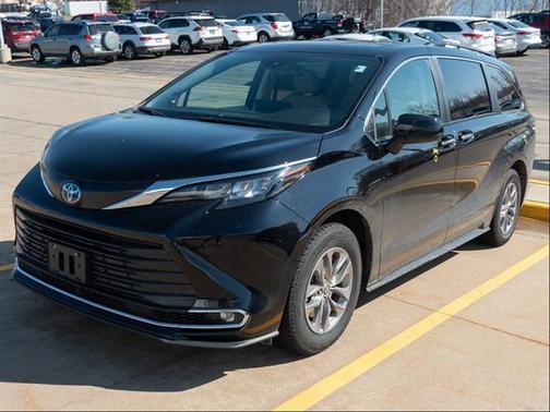 2024 Toyota Sienna XLE