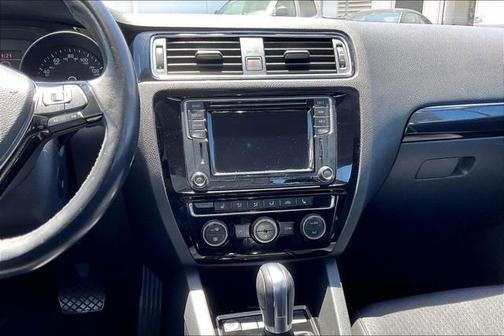 Pure White 2017 Volkswagen Jetta 1.8T SEL