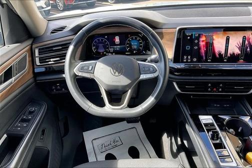 White 2024 Volkswagen Atlas 2.0T SE w/Technology