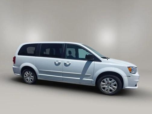 White Knuckle Clearcoat 2017 Dodge Grand Caravan SE
