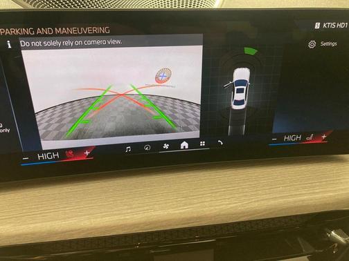 2025 BMW 330 i xDrive