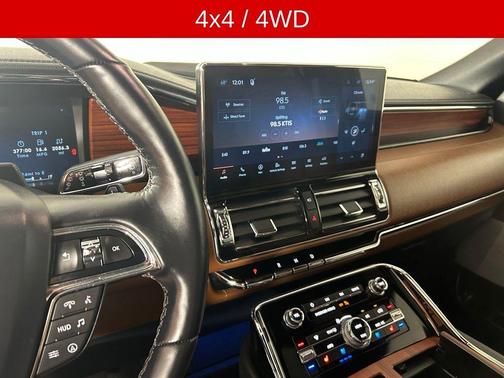 White 2024 Lincoln Navigator L Reserve