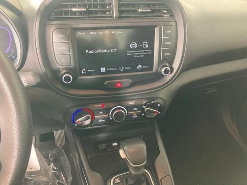 White 2025 Kia Soul LX