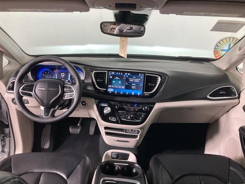 2024 Chrysler Pacifica Touring-L
