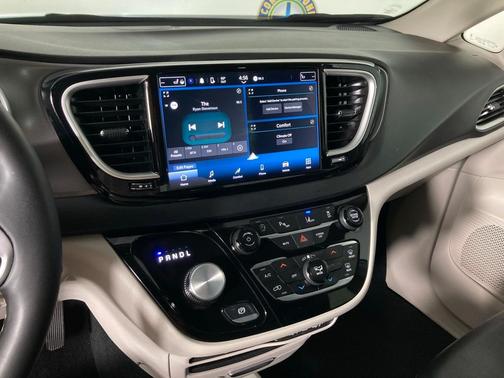 2024 Chrysler Pacifica Touring-L