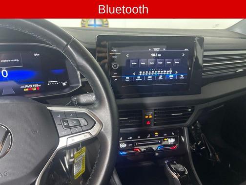 Deep Black Pearl Effect 2025 Volkswagen Jetta 1.5T Sport