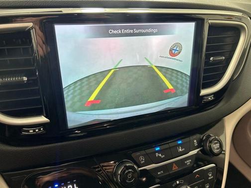 2024 Chrysler Pacifica Touring-L