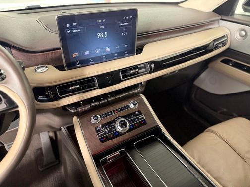 Pearl Metallic 2020 Lincoln Aviator Reserve AWD