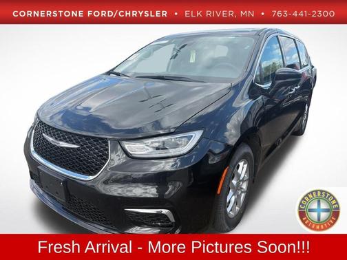 Black 2023 Chrysler Pacifica Touring-L