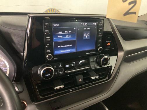 2022 Toyota Highlander LE