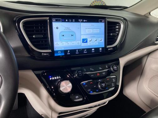 2023 Chrysler Pacifica Touring-L