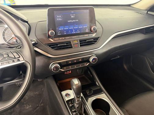 Black 2021 Nissan Altima 2.5 SV