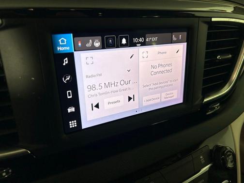 Bright White Clearcoat 2023 Chrysler Voyager LX