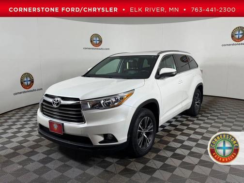 White 2016 Toyota Highlander XLE
