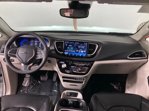 2023 Chrysler Pacifica Touring-L