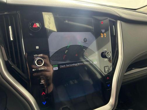 Crystal White Pearl 2025 Subaru Outback Onyx Edition