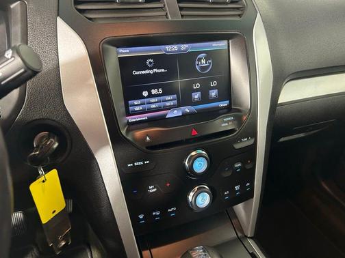 Tuxedo Black Metallic 2013 Ford Explorer XLT