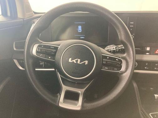 White 2025 Kia Sportage LX