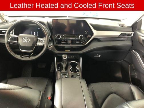 Beige 2024 Toyota Highlander Platinum