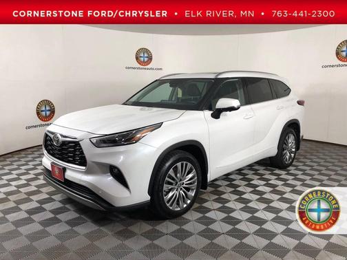 Beige 2024 Toyota Highlander Platinum