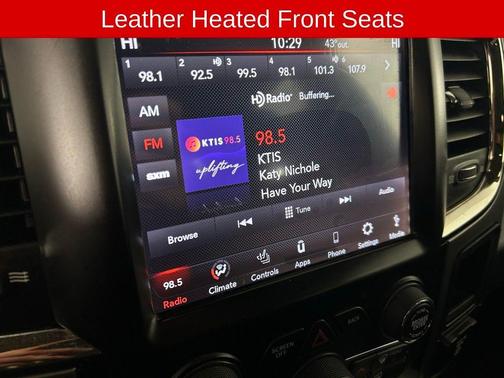 Brilliant Black Crystal Pearlcoat 2018 RAM 1500 Night