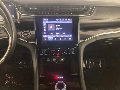 2022 Jeep Grand Cherokee L Laredo