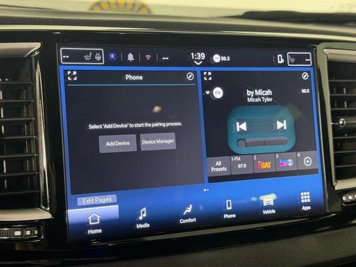 White 2025 Chrysler Pacifica Select