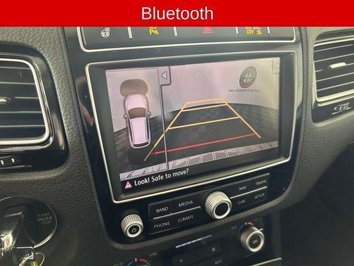 Pure White 2017 Volkswagen Touareg V6 Sport w/Technology