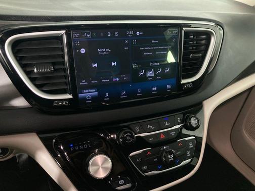 2024 Chrysler Pacifica Touring-L