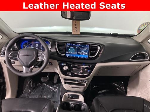 2023 Chrysler Pacifica Touring-L