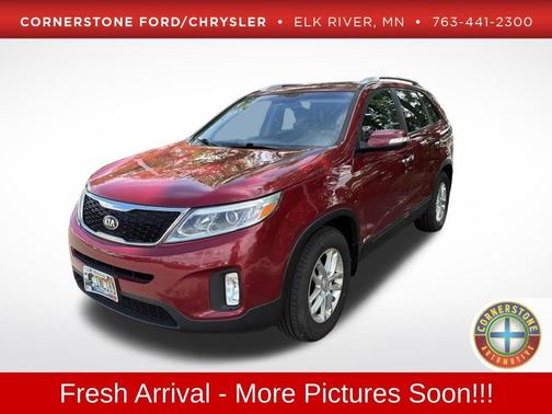 Red 2015 Kia Sorento LX