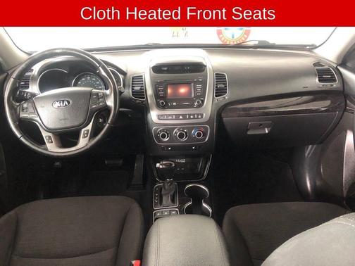 Red 2015 Kia Sorento LX