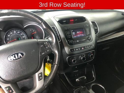 Red 2015 Kia Sorento LX
