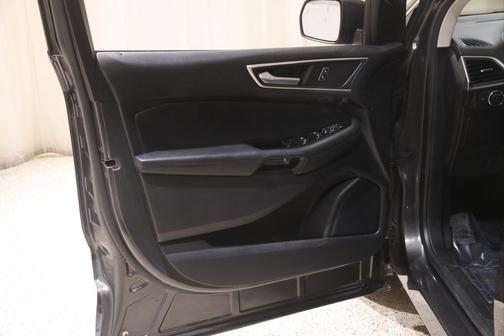Photo 5 of 23 of 2020 Ford Edge SEL