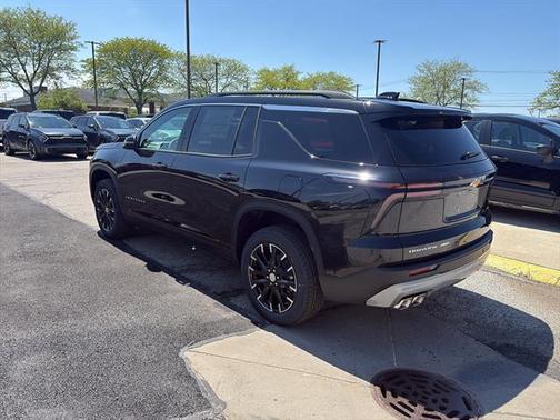 Mosaic Black Metallic 2026 Chevrolet Traverse LT