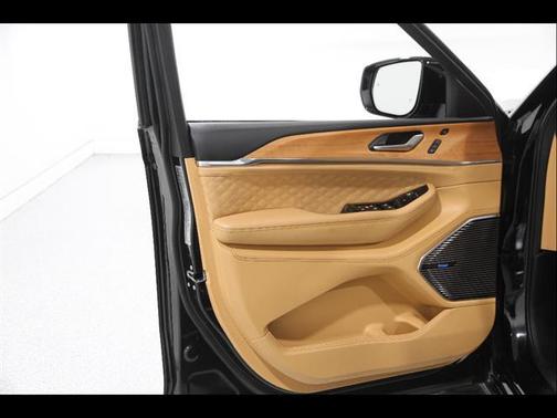 Diamond Black 2023 Jeep Grand Cherokee Summit