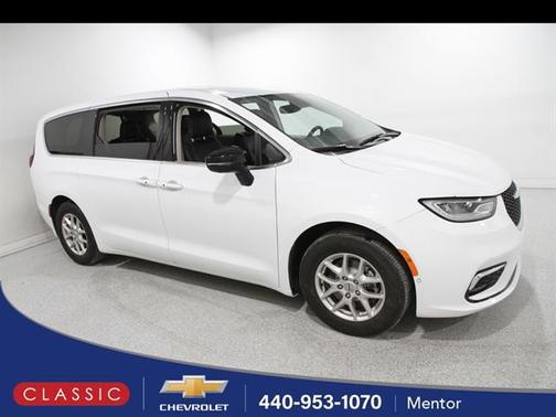 2024 Chrysler Pacifica Touring-L