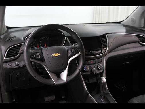 Mosaic Black Metallic 2022 Chevrolet Trax LT