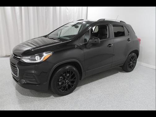 Mosaic Black Metallic 2022 Chevrolet Trax LT