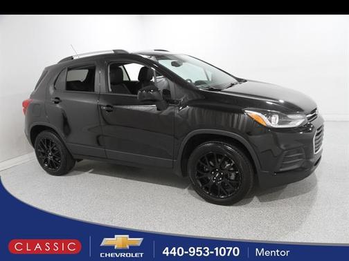 Mosaic Black Metallic 2022 Chevrolet Trax LT