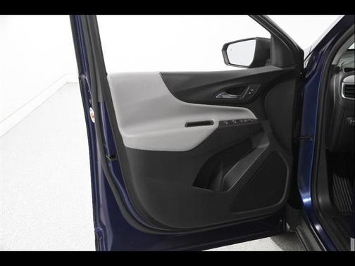 Blue Glow Metallic 2022 Chevrolet Equinox LS