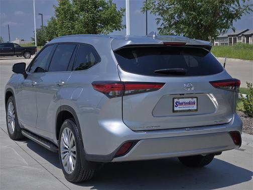 2023 Toyota Highlander Platinum