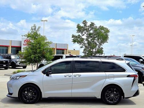 2023 Toyota Sienna XSE 7 Passenger