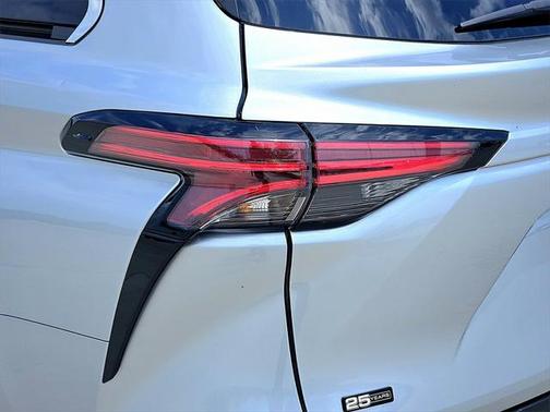 2023 Toyota Sienna XSE 7 Passenger