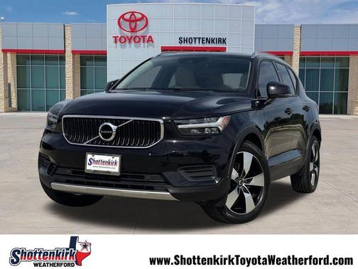 Onyx Black Metallic 2020 Volvo XC40 T5 Momentum
