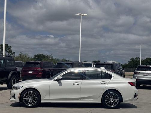 Mineral White Metallic 2022 BMW 330 330i