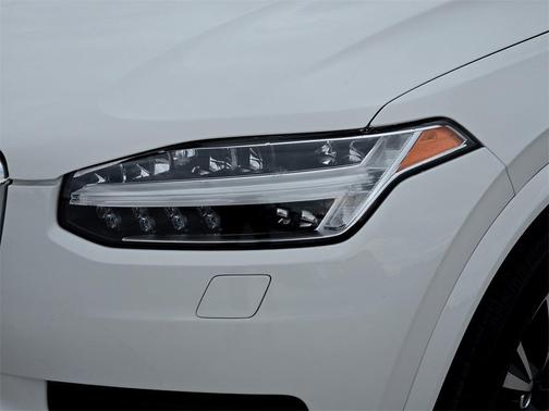 2021 Volvo XC90 T5 Momentum