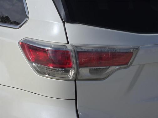 2016 Toyota Highlander LE Plus