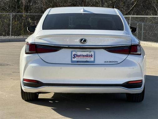 2021 Lexus ES 300h Ultra Luxury